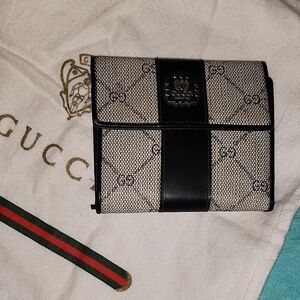 Gucci Black and Cream Logo Wallet